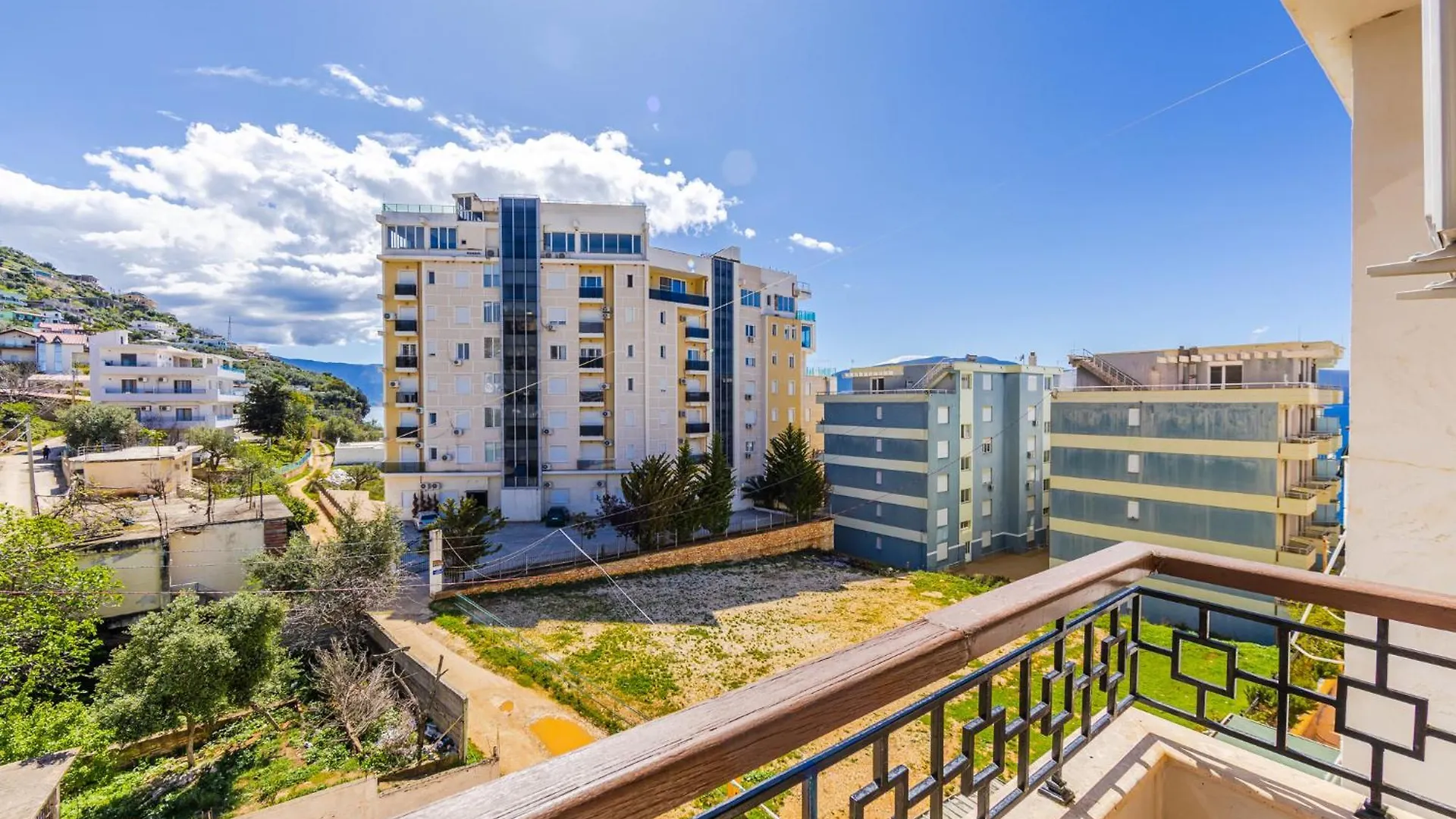 Melon Apartments Vlorë 0*,