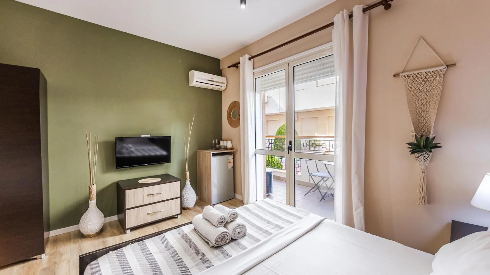 Melon Apartments Vlorë 0*,
