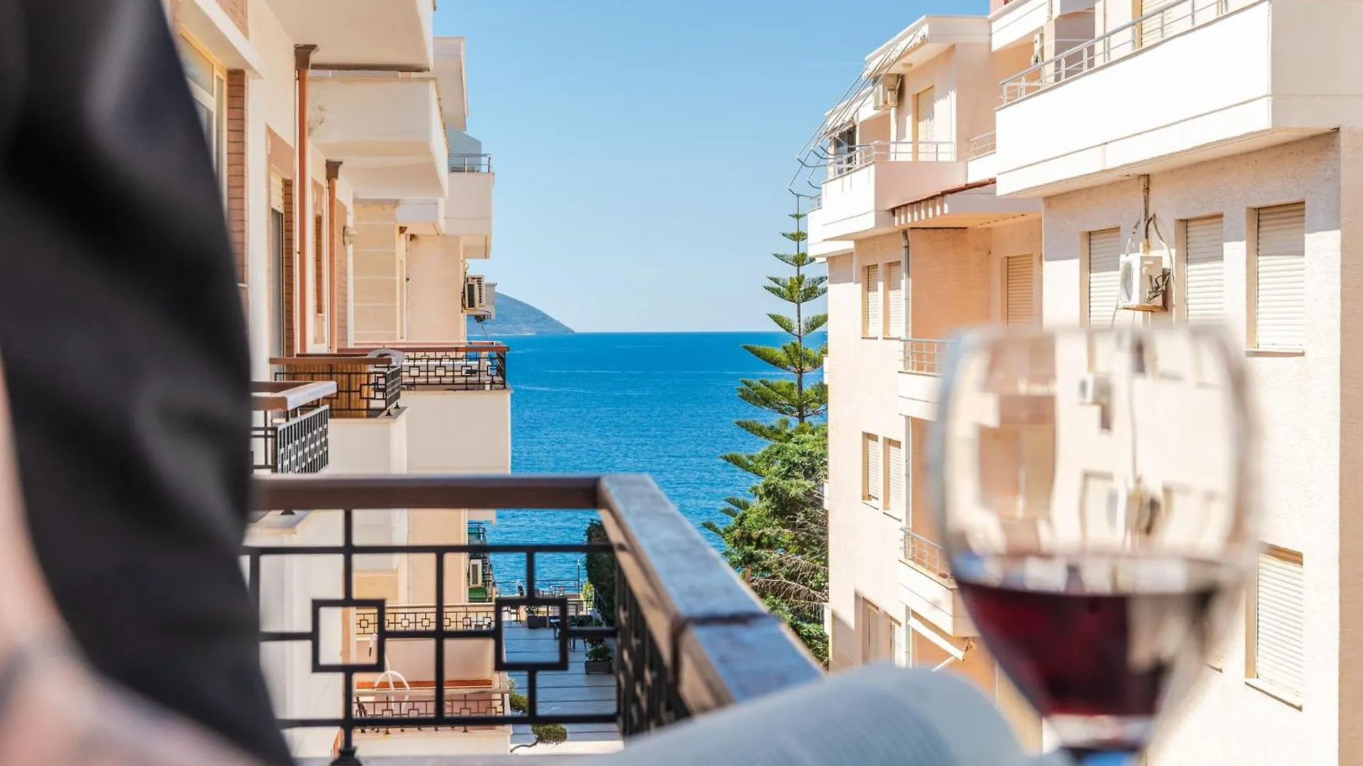 Melon Apartments Vlorë 0*,